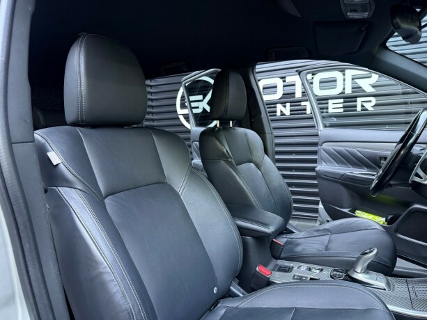 mitsubishi-outlander-elektrisitetbensin-2019-big-27