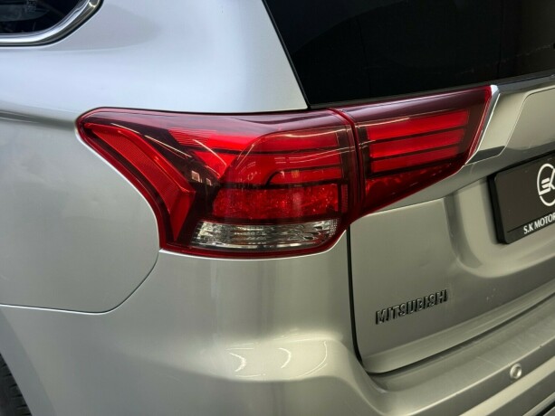 mitsubishi-outlander-elektrisitetbensin-2019-big-7