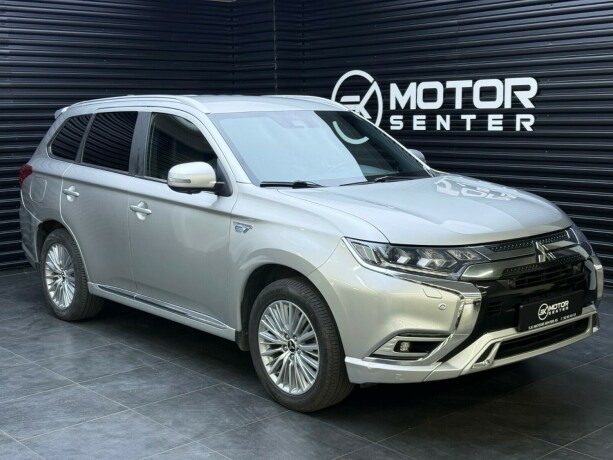 mitsubishi-outlander-elektrisitetbensin-2019-big-0