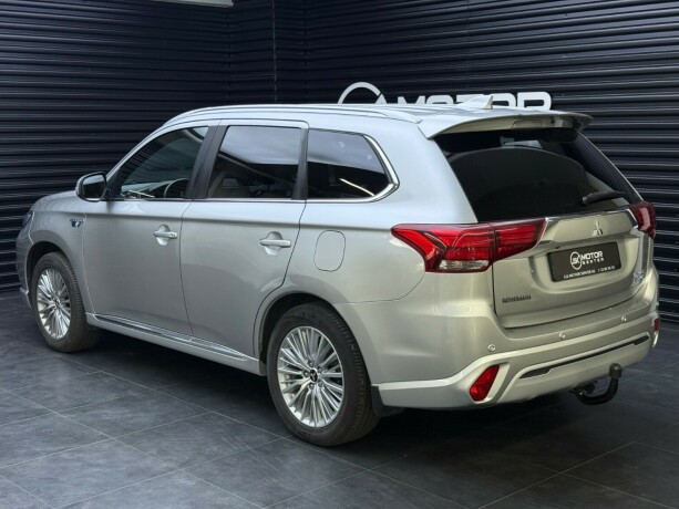 mitsubishi-outlander-elektrisitetbensin-2019-big-1