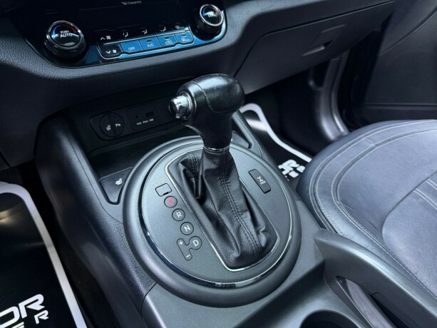 kia-sportage-diesel-2012-big-19