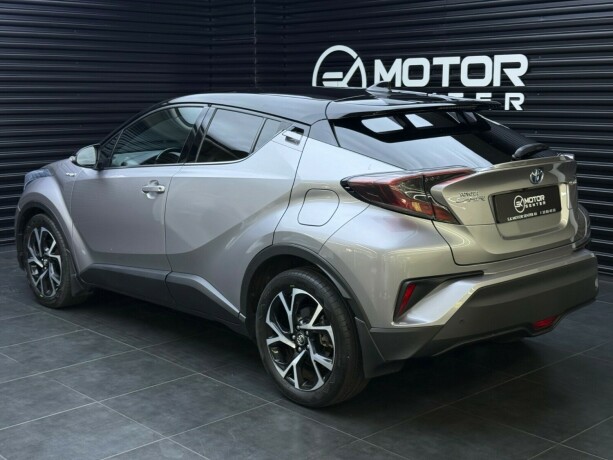 toyota-c-hr-elektrisitetbensin-2017-big-1
