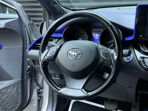 toyota-c-hr-elektrisitetbensin-2017-big-12