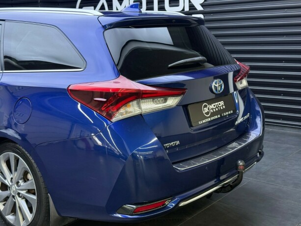 toyota-auris-elektrisitetbensin-2017-big-6