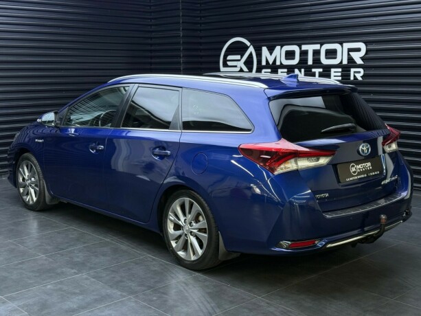 toyota-auris-elektrisitetbensin-2017-big-1