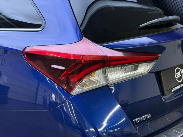toyota-auris-elektrisitetbensin-2017-big-7