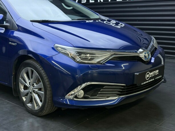 toyota-auris-elektrisitetbensin-2017-big-2