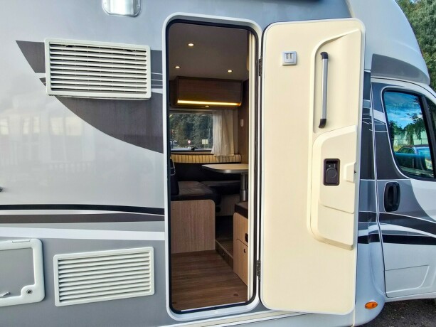 sunlight-capron-t69l-diesel-2016-big-10