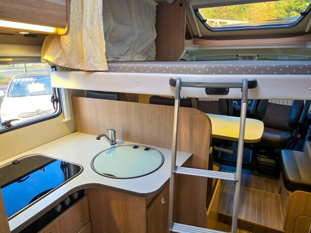 sunlight-capron-t69l-diesel-2016-big-31