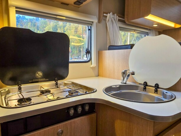 sunlight-capron-t69l-diesel-2016-big-35