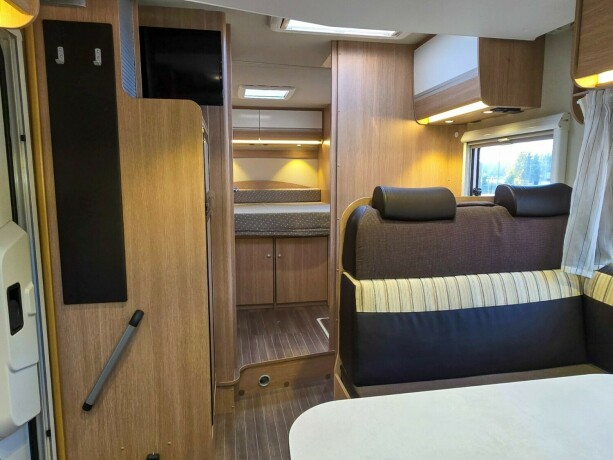 sunlight-capron-t69l-diesel-2016-big-40