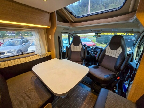 sunlight-capron-t69l-diesel-2016-big-24
