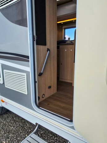 sunlight-capron-t69l-diesel-2016-big-18