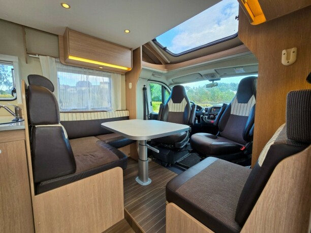 sunlight-capron-t69l-diesel-2016-big-19