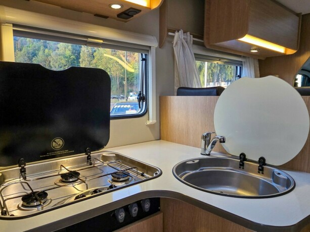 sunlight-capron-t69l-diesel-2016-big-36