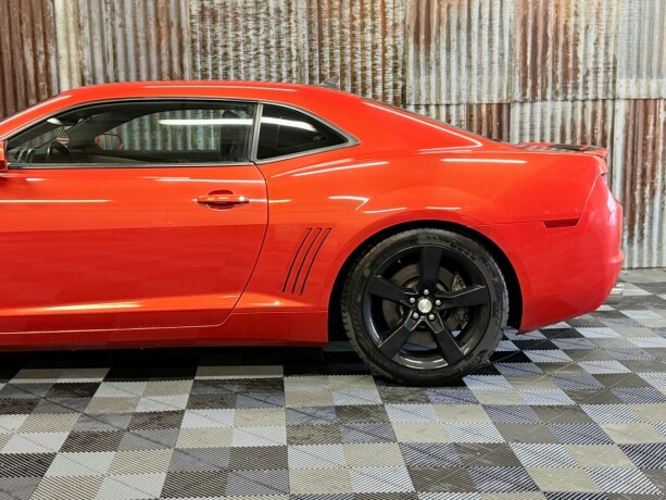 chevrolet-camaro-bensin-2010-big-11