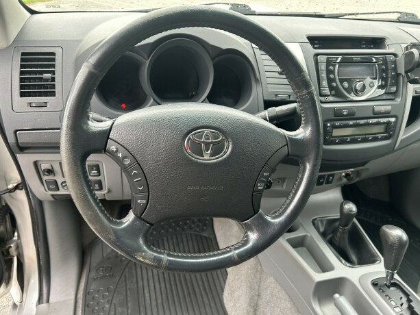toyota-hilux-diesel-2010-big-15