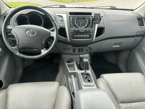 toyota-hilux-diesel-2010-big-12