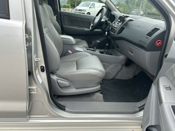 toyota-hilux-diesel-2010-big-10