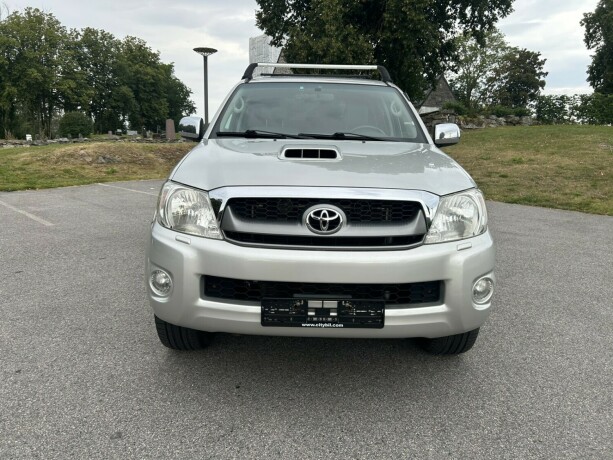 toyota-hilux-diesel-2010-big-1