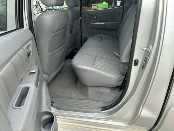 toyota-hilux-diesel-2010-big-11