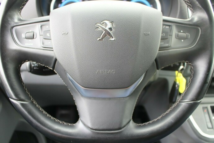 peugeot-e-expert-elektrisitet-2023-big-13