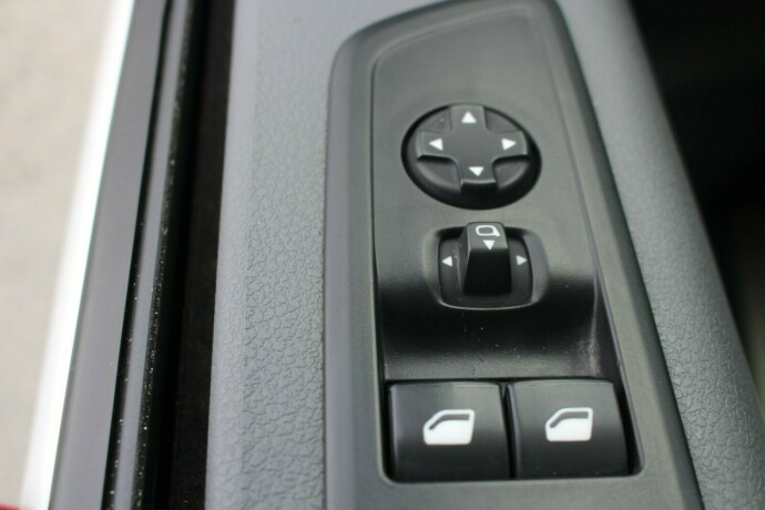 peugeot-e-expert-elektrisitet-2023-big-10