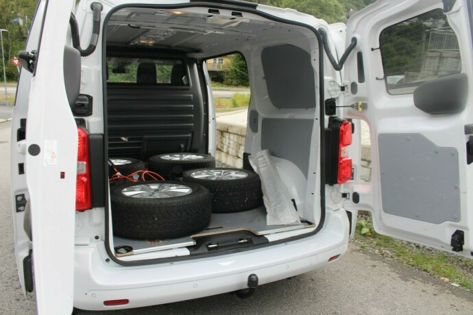 peugeot-e-expert-elektrisitet-2023-big-6
