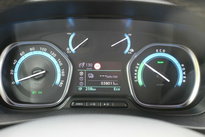 peugeot-e-expert-elektrisitet-2023-big-20