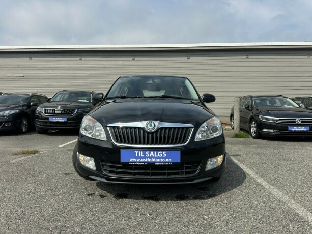skoda-fabia-bensin-2011-big-1