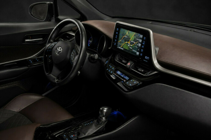 toyota-c-hr-elektrisitetbensin-2018-big-6