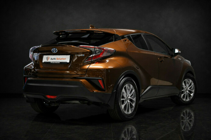 toyota-c-hr-elektrisitetbensin-2018-big-1