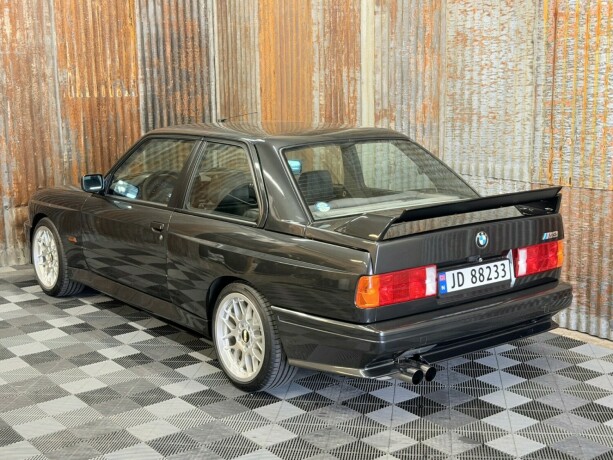 bmw-m3-bensin-1988-big-11