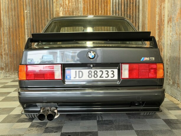 bmw-m3-bensin-1988-big-18