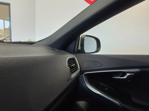 volvo-v40-bensin-2016-big-15