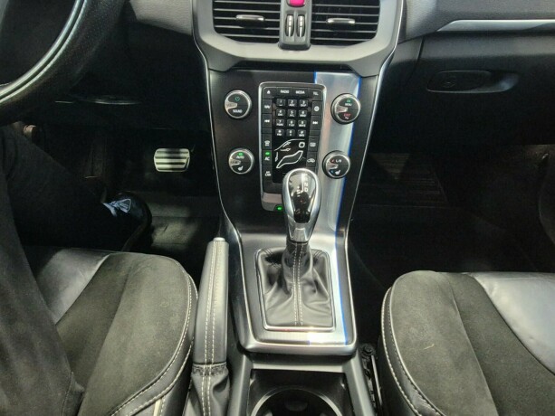 volvo-v40-bensin-2016-big-14