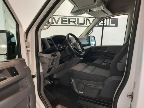 volkswagen-crafter-diesel-2019-big-14