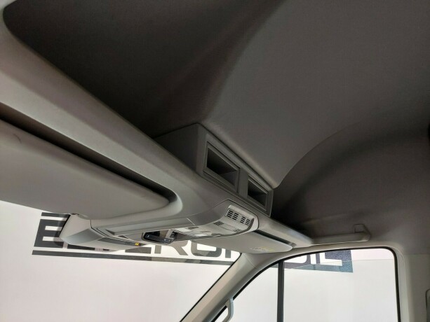 volkswagen-crafter-diesel-2019-big-17