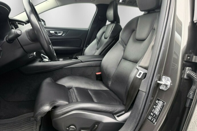 volvo-v60-elektrisitetbensin-2020-big-14