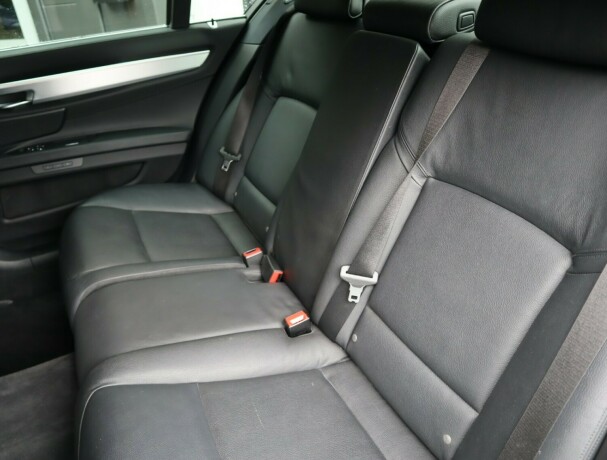 bmw-750i-bensin-2011-big-15