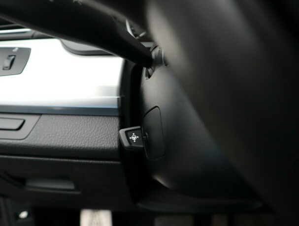 bmw-750i-bensin-2011-big-20