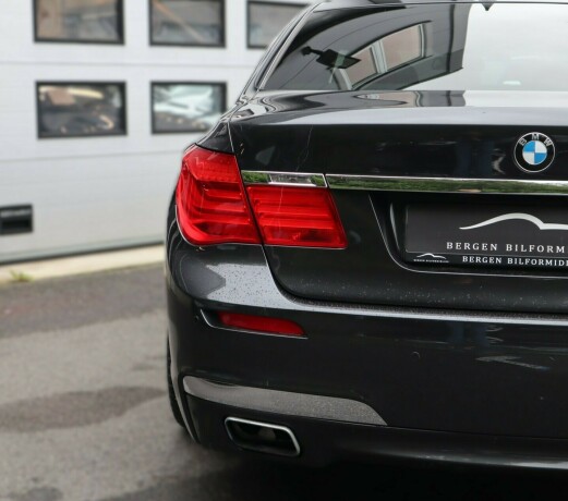 bmw-750i-bensin-2011-big-7