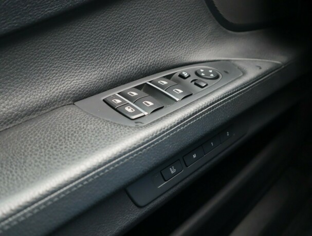 bmw-750i-bensin-2011-big-25