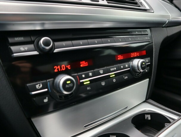 bmw-750i-bensin-2011-big-29
