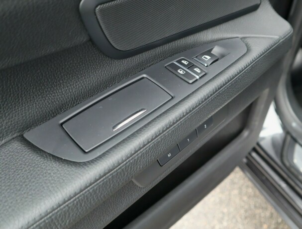 bmw-750i-bensin-2011-big-24