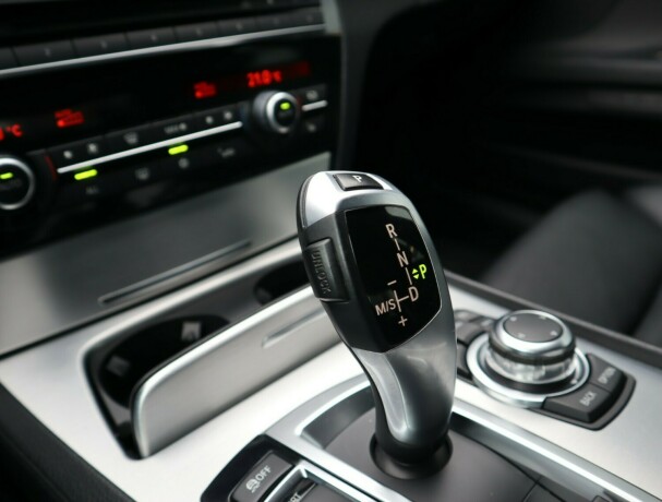 bmw-750i-bensin-2011-big-18