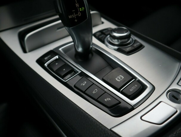 bmw-750i-bensin-2011-big-19