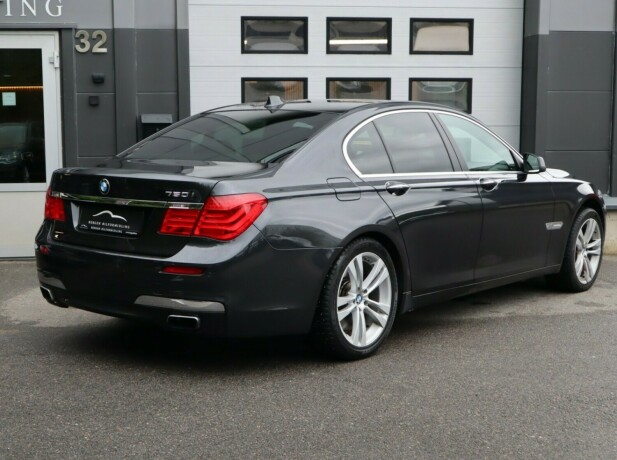 bmw-750i-bensin-2011-big-1