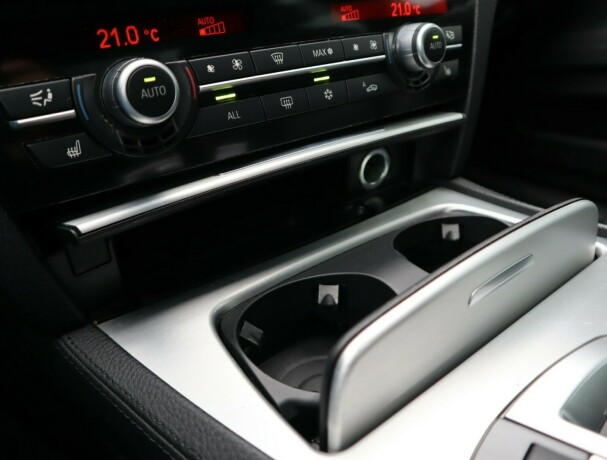 bmw-750i-bensin-2011-big-30