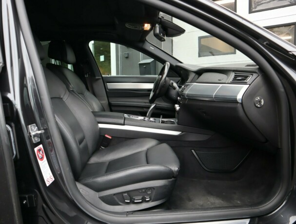 bmw-750i-bensin-2011-big-11